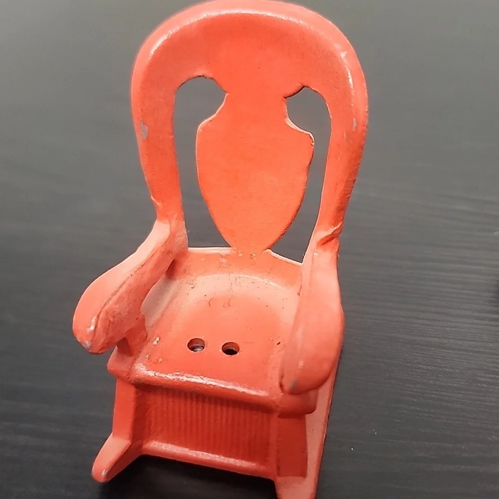 🥳 Cast Iron Amish Man In Rocking Chair - Salt & Pepper Shaker, Vintage